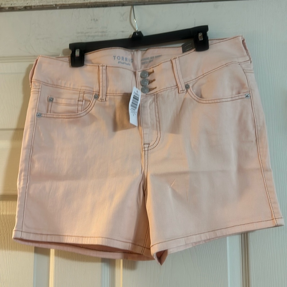TORRID SUPER SOFT HIGH RISE SHORT: PALE DOGWOOD: NEW WITH TAGS: SIZE 14